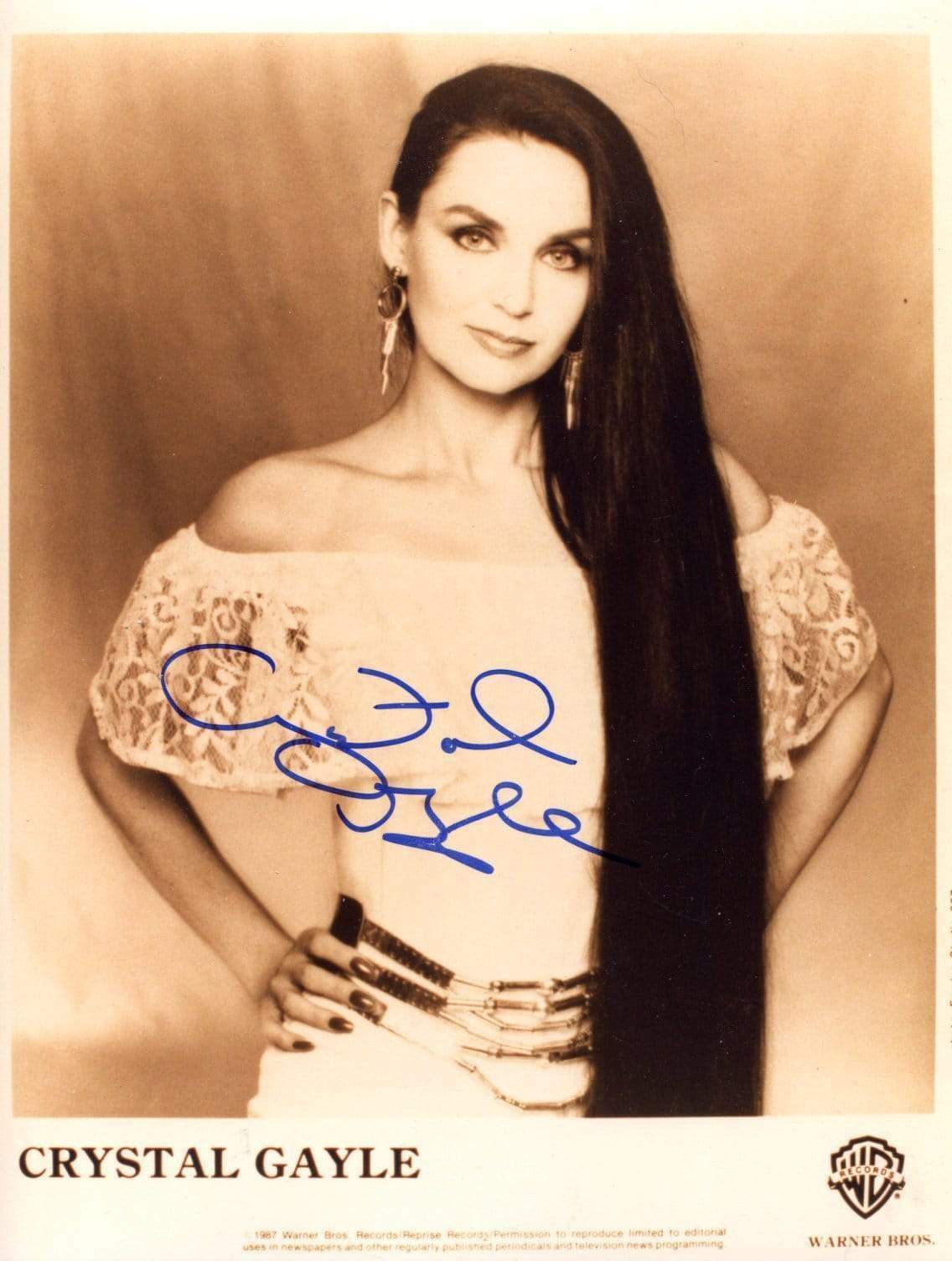 Crystall Gayle SINGER - SONGWRITER autograph, In-Person signed Photo Poster painting