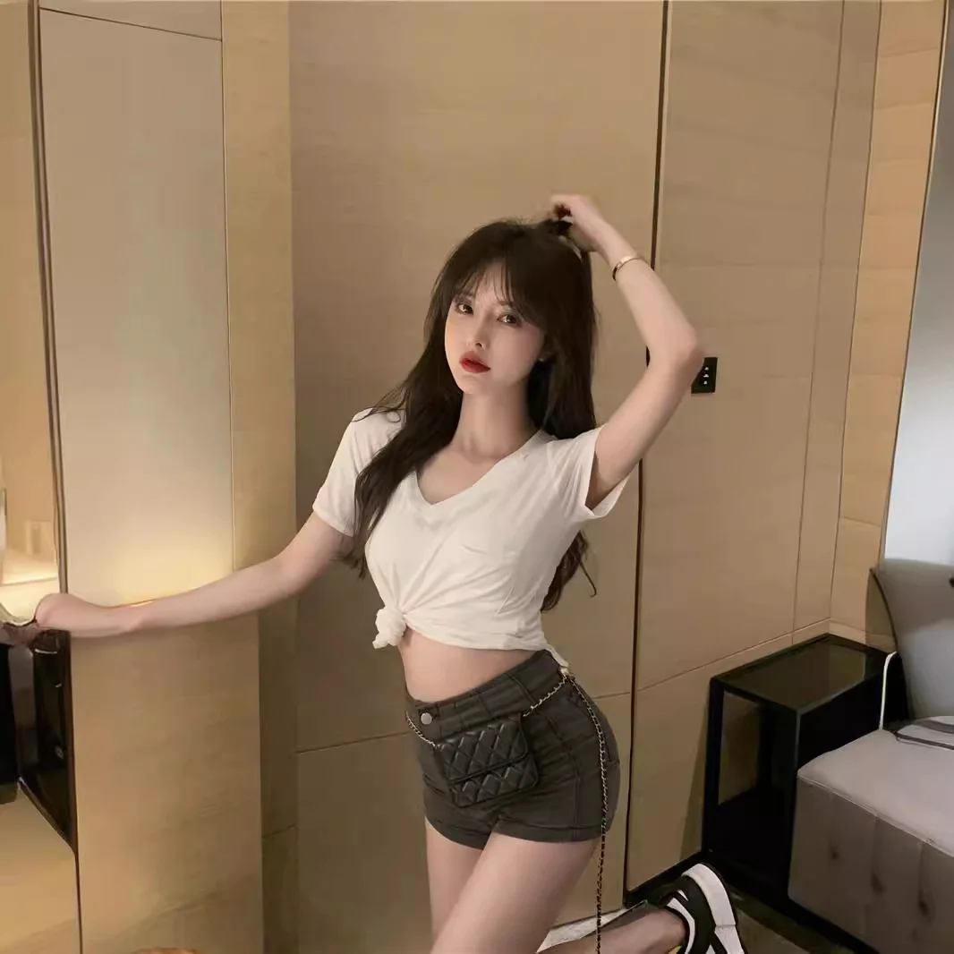 Uveng Uveng Female 2024 Summer New V-Neck Design Feeling Inside The Bottom Shirt Irregular Spicy Girl Pure Desire Wind Short Sleeve Jacket