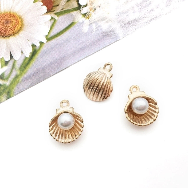 1 Piece Beach Minimalist Shell Alloy Plating Inlay Pendant Jewelry Accessories