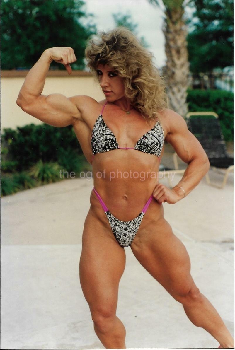 FEMALE BODYBUILDER 80's 90's FOUND Photo Poster painting Color MUSCLE GIRL Original EN 17 33 P