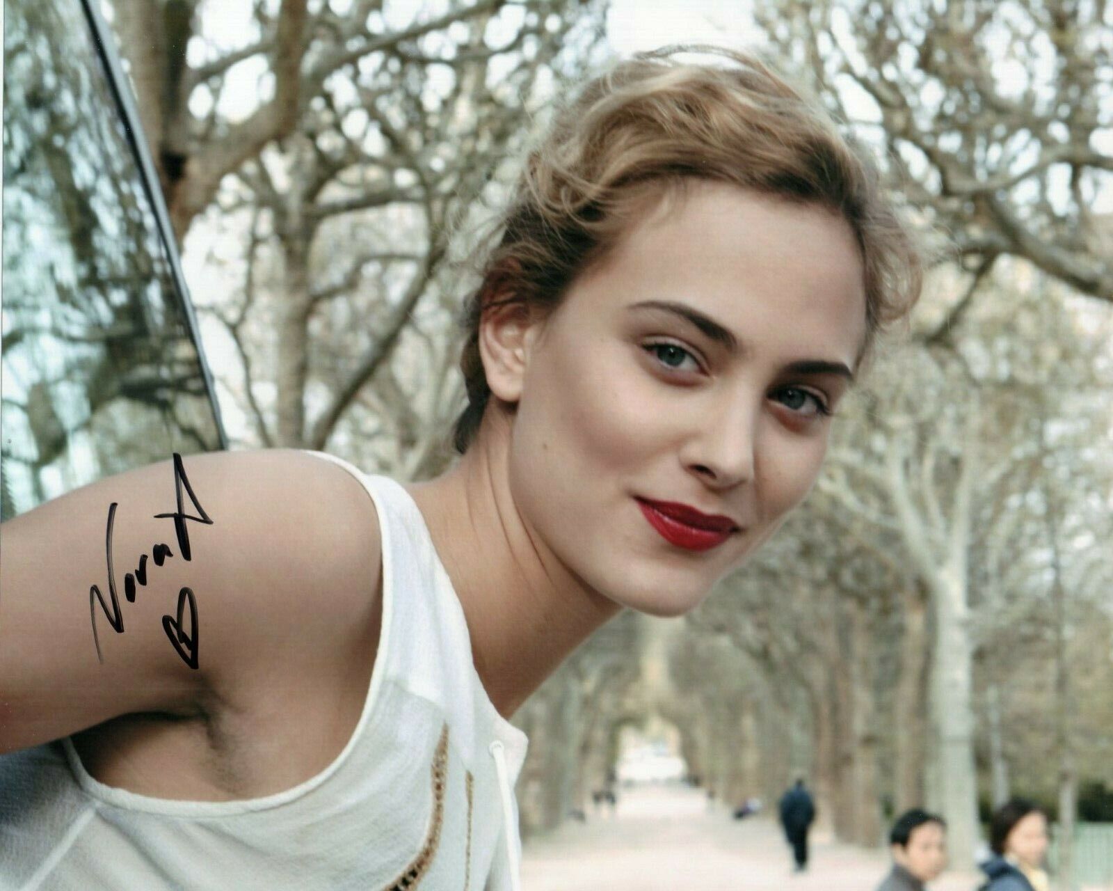 Autographed Nora Arnezeder signed 8 x 10 Photo Poster painting Super Cute