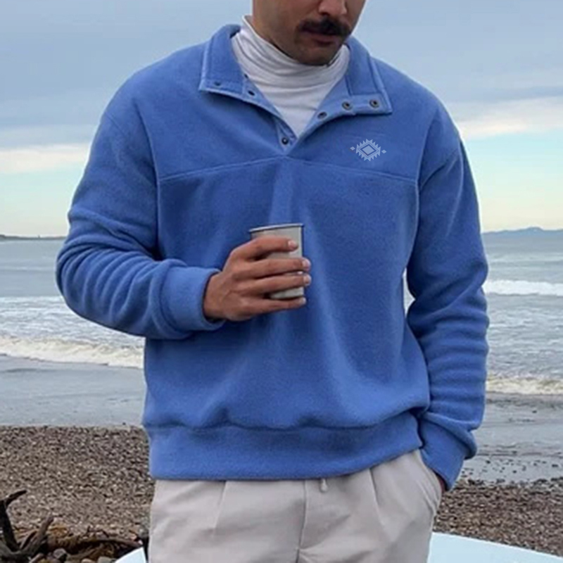 Stylish Fleece Pullover with Embroidered Design for Outdoor Adventures