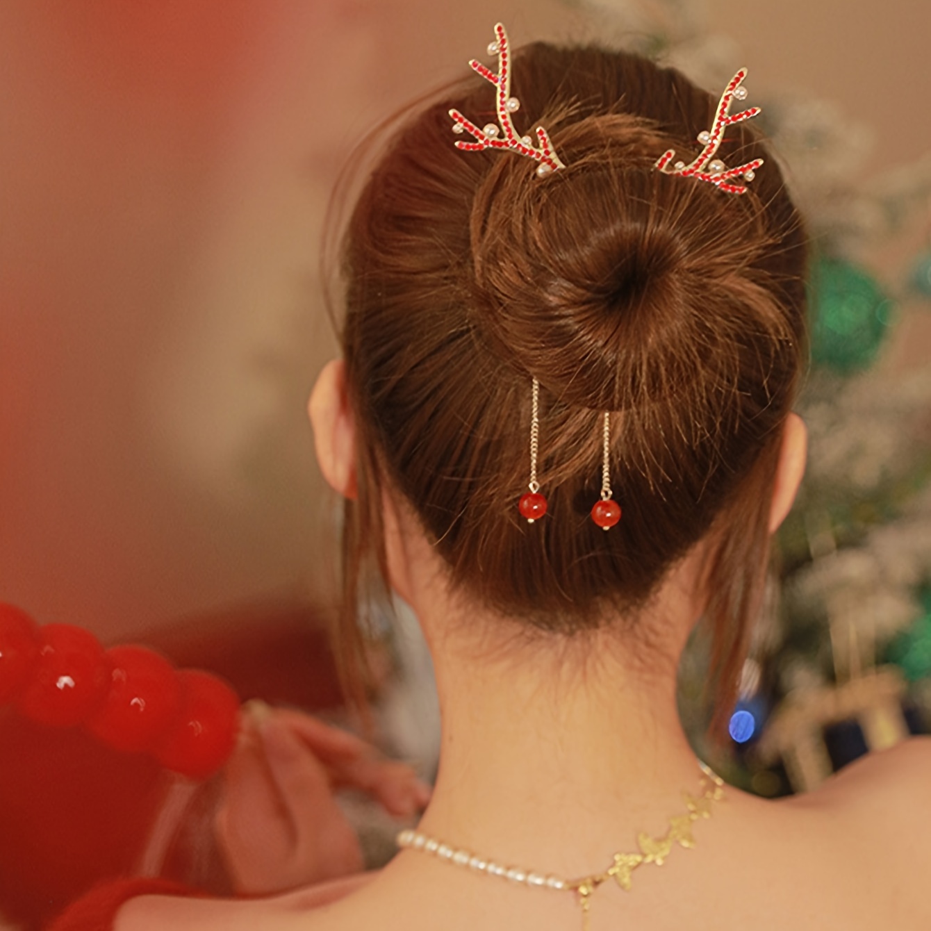 Elegant and Charming Christmas Deer Horn Hairpin with Pearl and Crystal Details - Suitable for Ages 14 and Above