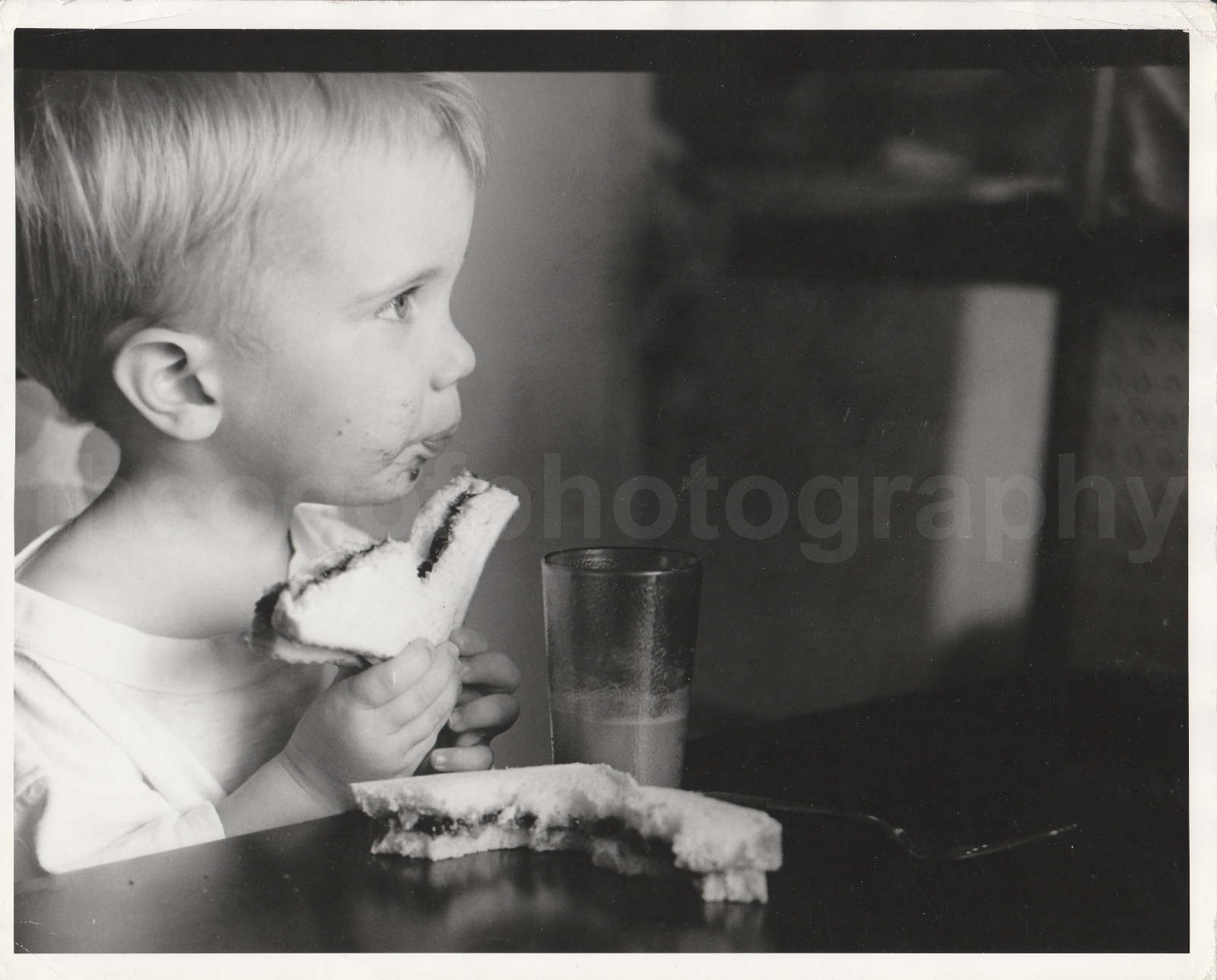 SANDWICH BOY Kid 8 x 10 FOUND Photo Poster paintingGRAPH bwOriginal H 50