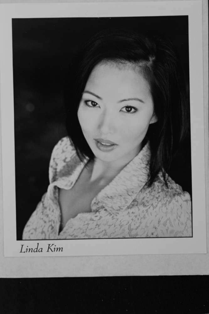 Linda Kim - 8x10 Headshot Photo Poster painting with Resume - Men In Black II