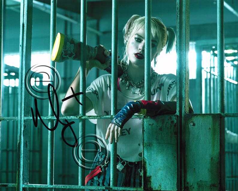 Margot Robbie Harley Quinn Birds of Prey Autographed Signed Photo Poster painting 8 x 10 print Photo Poster painting picture poster wall art autograph