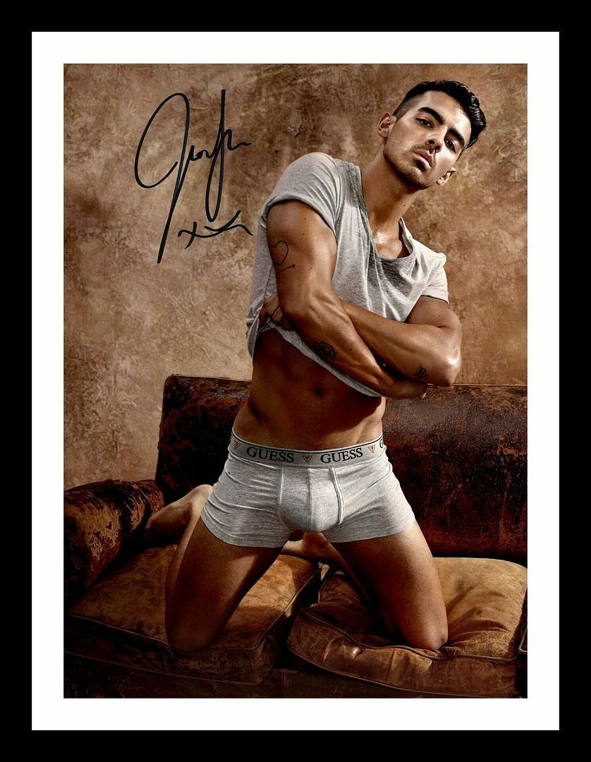 Joe Jonas Autograph Signed & Framed Photo Poster painting 2