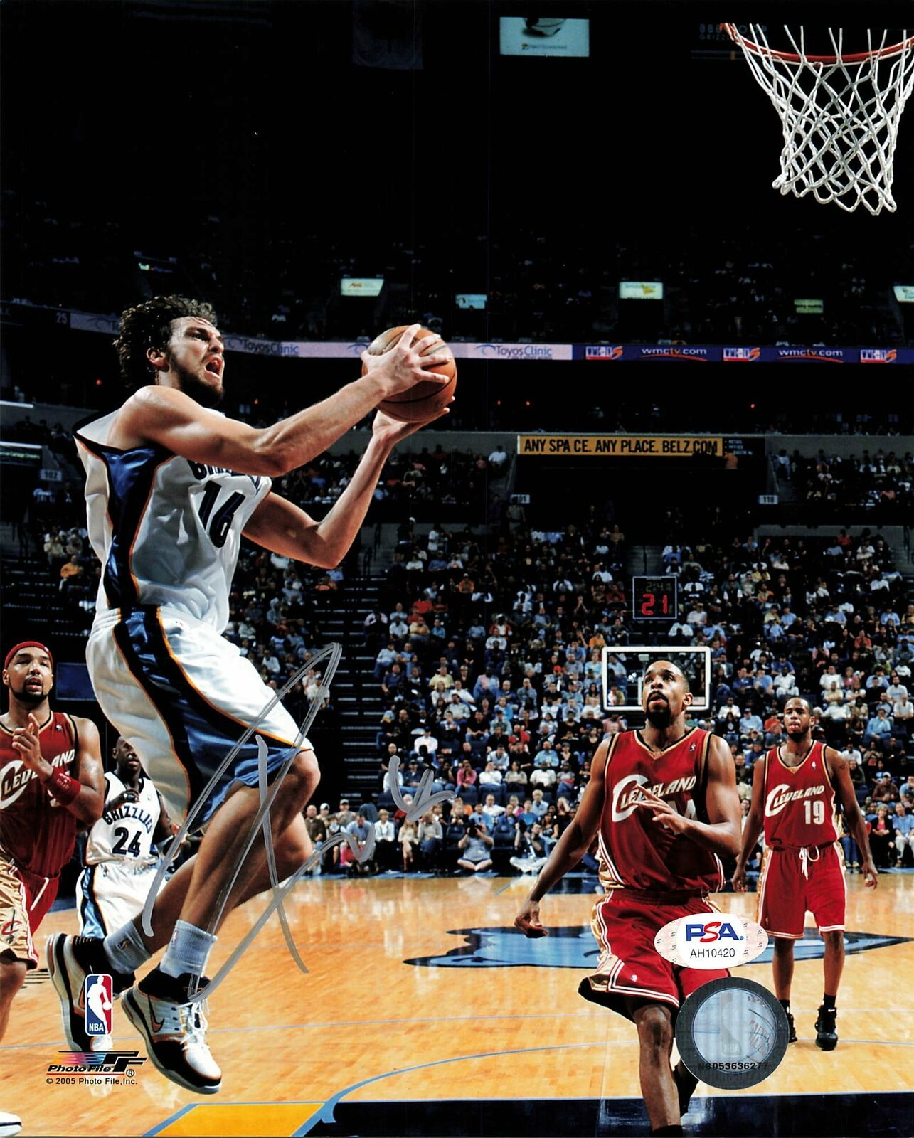 Pau Gasol signed 8x10 Photo Poster painting PSA/DNA Memphis Grizzlies Autographed