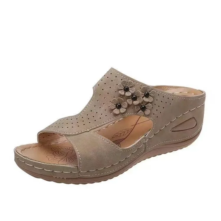 Yyvonne Slopes And Slippers Women 2025 Fashion Casual Sandals Women Hollow Light Outer Sandals Women Wearing Sandals