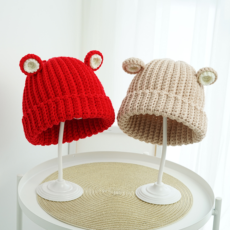 Cozy Handmade Crochet Kit: DIY Autumn-Winter Beanie