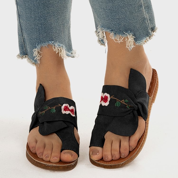 Women‘s Fashionable And Comfortable Embroidered Slippers