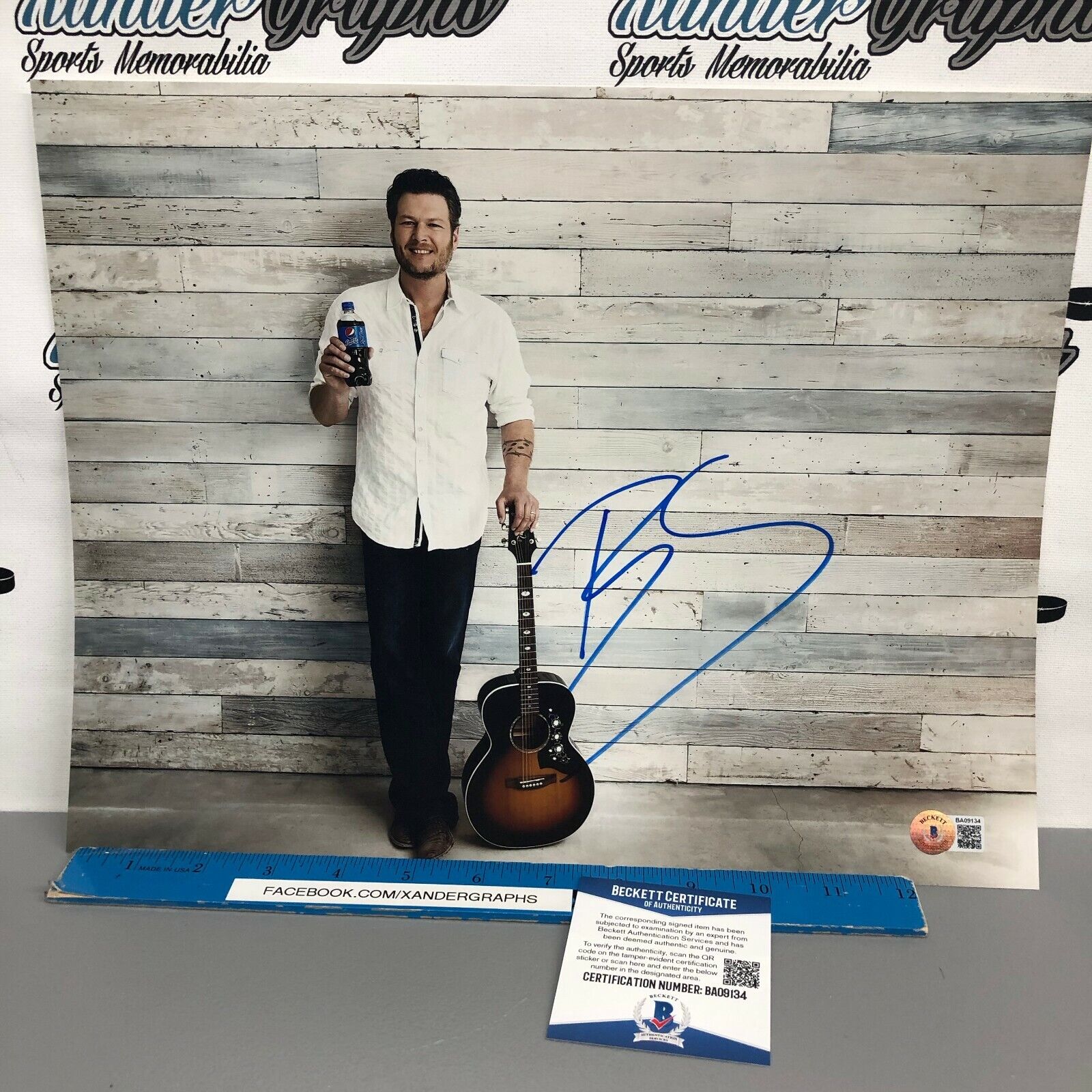 BLAKE SHELTON VOICE COUNTRY SIGNED AUTOGRAPHED 11X14 Photo Poster paintingGRAPH-BECKETT COA BAS