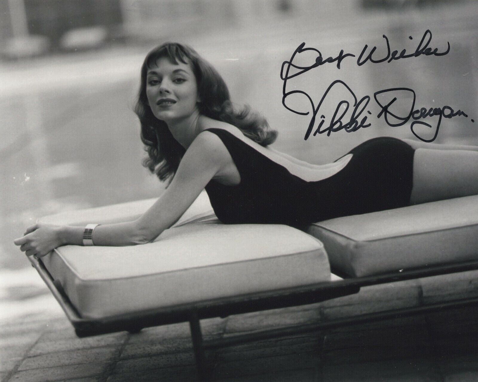 VIKKI DOUGAN SIGNED AUTOGRAPH 8X10 Photo Poster painting BEAUTIFUL