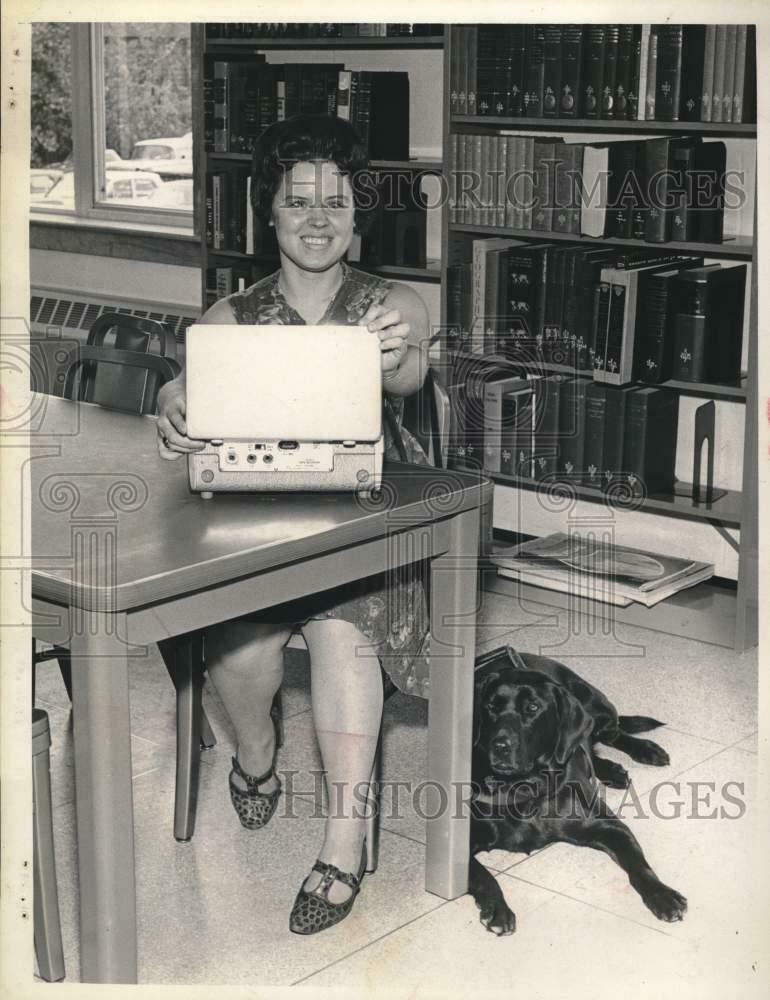 Press Photo Poster painting Patricia Hover studies using tape recorder in New York - tub12899