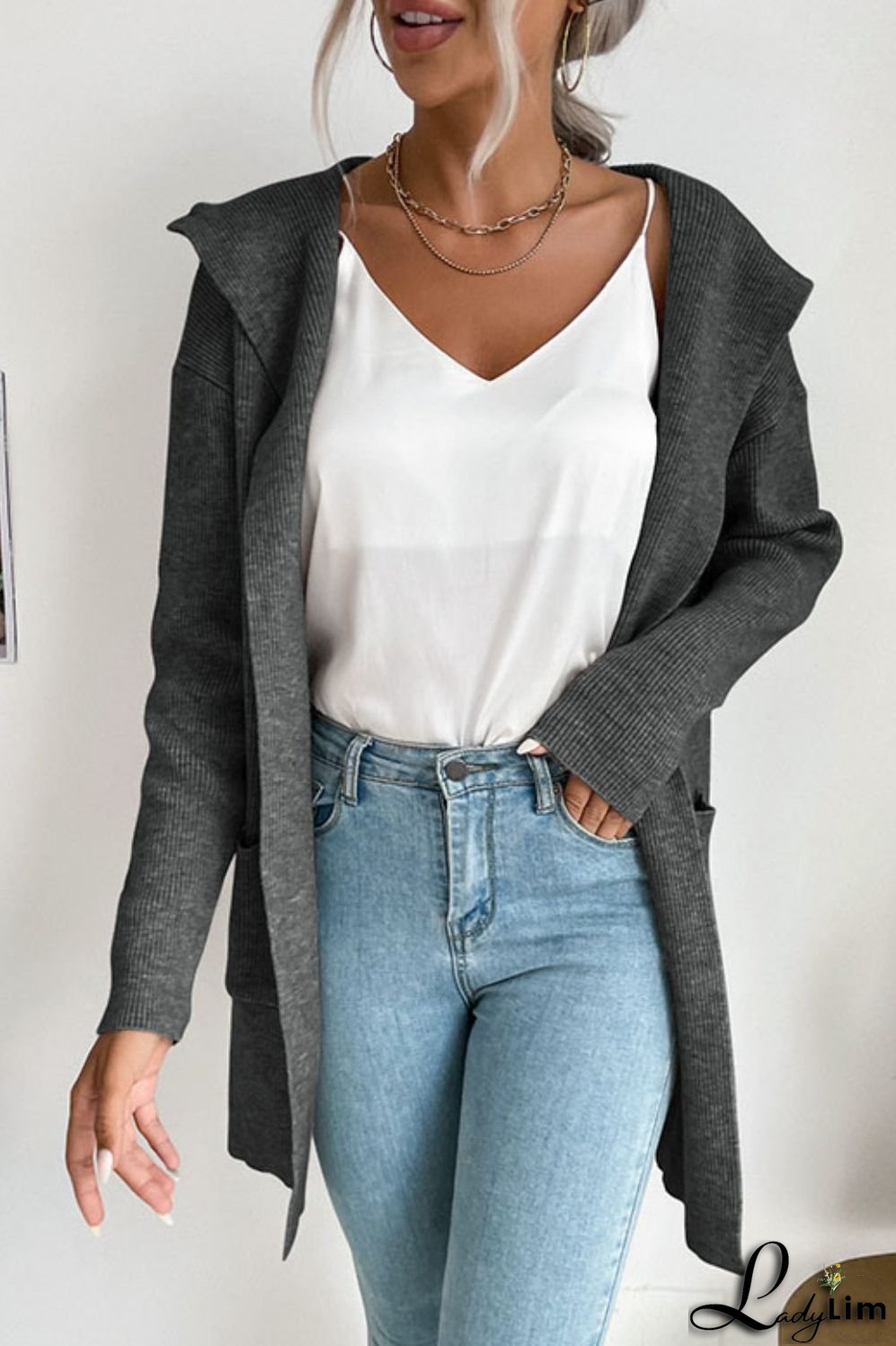 Effortless and Trendy Cardigan