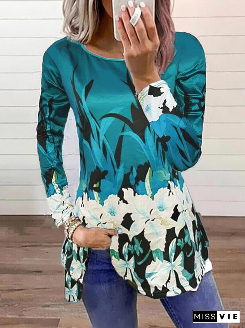 Women Long Sleeve Scoop Neck Floral Printed Graphic Top
