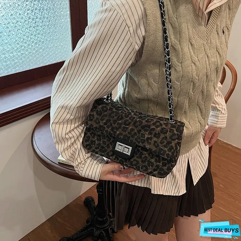 Rhombus Twist-Lock Shoulder Bag