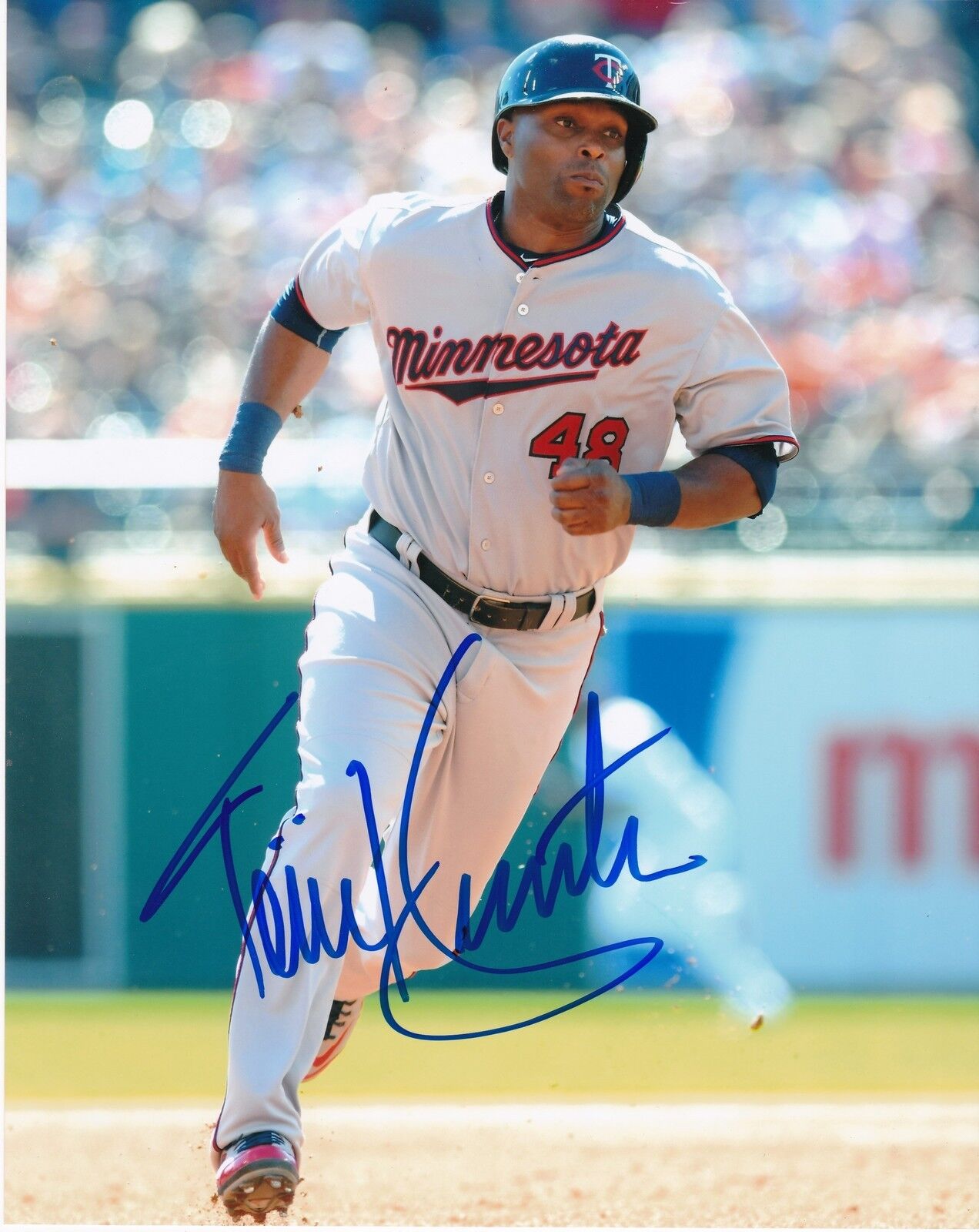 TORII HUNTER MINNESOTA TWINS ACTION SIGNED 8x10