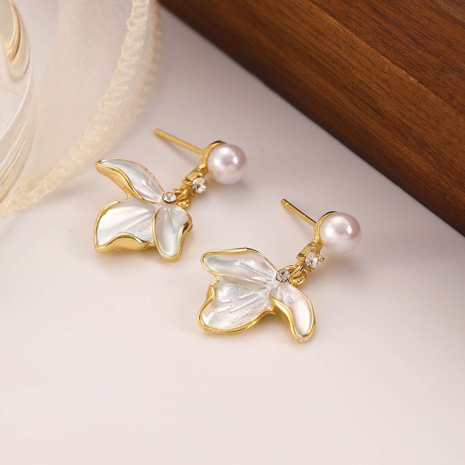 Pearl and Zirconia Shell and Petal Gold-Plated Earrings