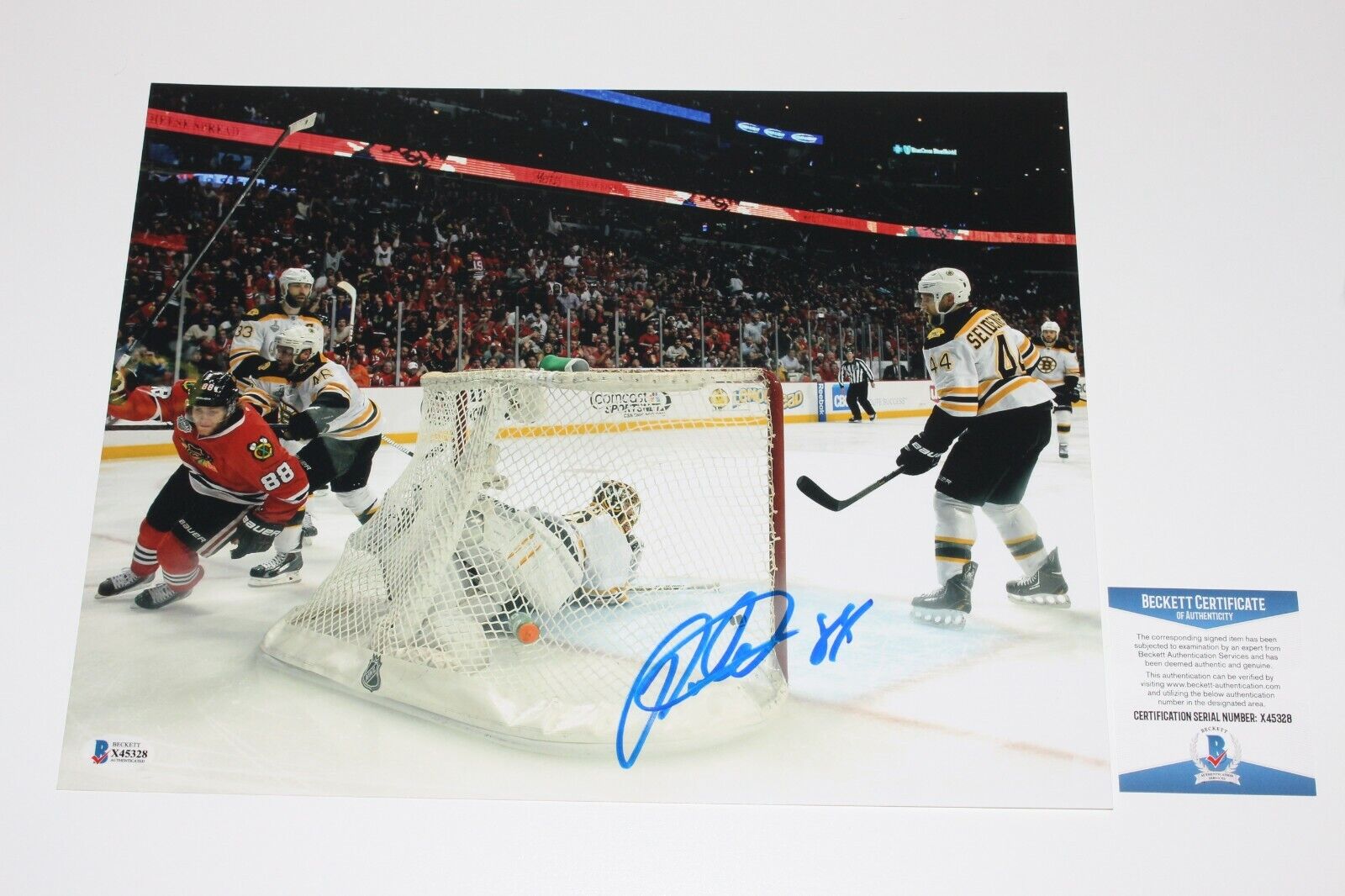 CHICAGO BLACKHAWKS PATRICK KANE SIGNED 2013 STANLEY CUP 11x14 Photo Poster painting 1 BECKETT