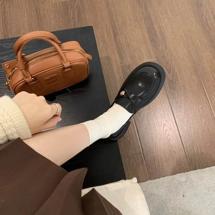 Tanguoant Tanguoant 2023 New Fashion Small Fragrant Wind Lacquer Leather Round Head Low Heel Single Shoes Women's Type Small Leather Shoes