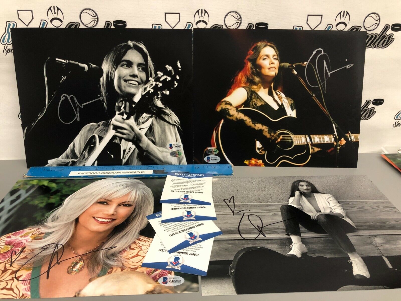 Pick (1) EMMYLOU HARRIS HORIZONTAL SIGNED AUTOGRAPHED 8X10 Photo Poster painting-BECKETT BAS COA