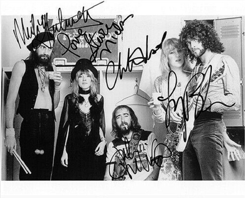 FLEETWOOD MAC Signed by All 5 MembersRare FindMick Fleetwood, Christine & John McVie, Stevie Nicks, Lindsey Buckingham8x10 Photo Poster painting wCOA