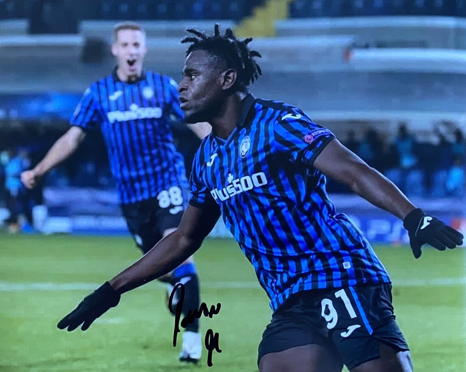 Duvan Zapata Genuine Hand Signed Atalanta B.C. 12x8 Photo Poster painting, Exact Proof