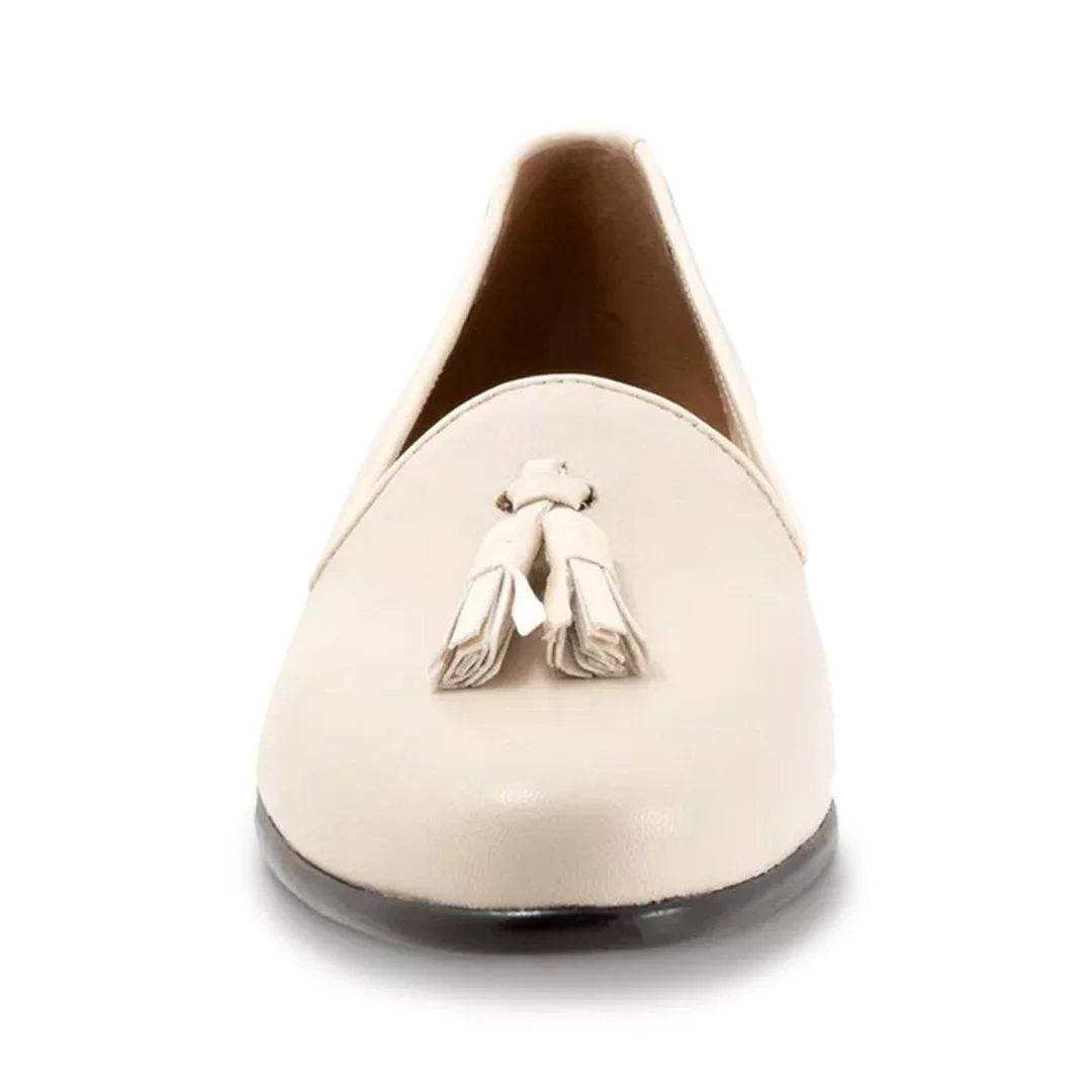 Vegan Leather Closed Toe Shoes Tassels Decor Flats in Beige