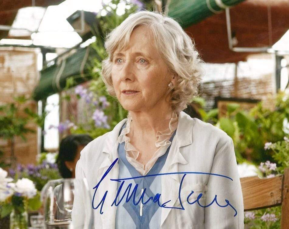 ACTRESS Gemma Jones autograph, In-Person signed Photo Poster painting