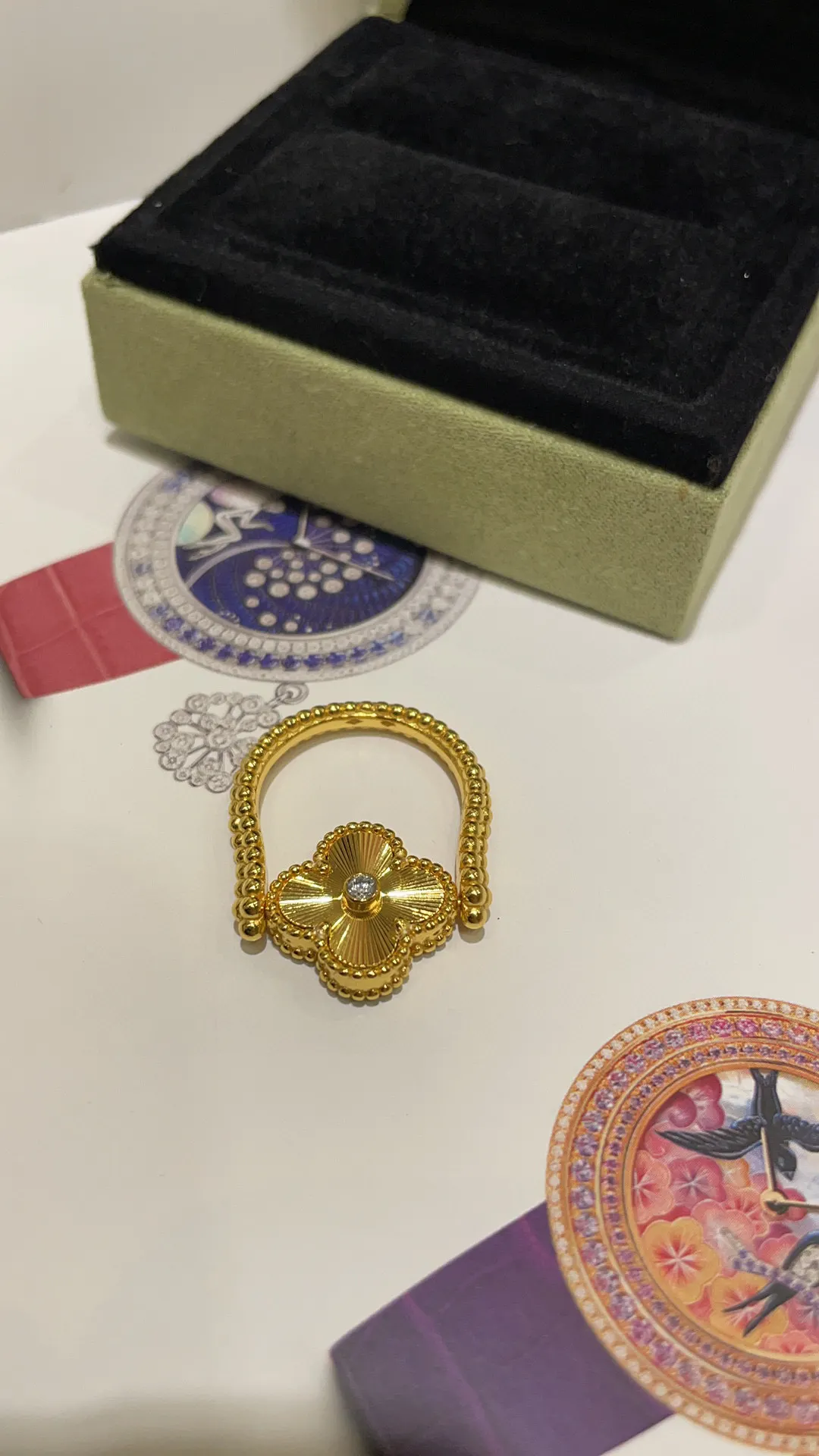 Flip Four Leaf Grass Ring