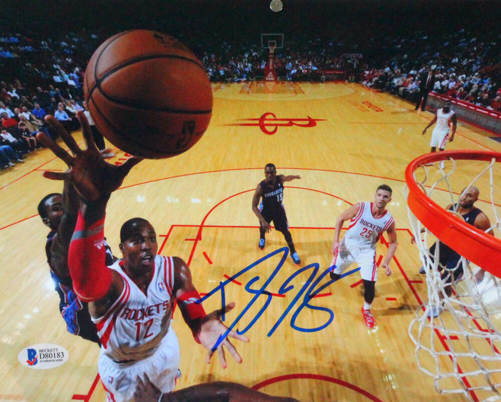 Dwight Howard Autographed 8x10 Hoop Angle Close Up Photo Poster painting- Beckett *Blue