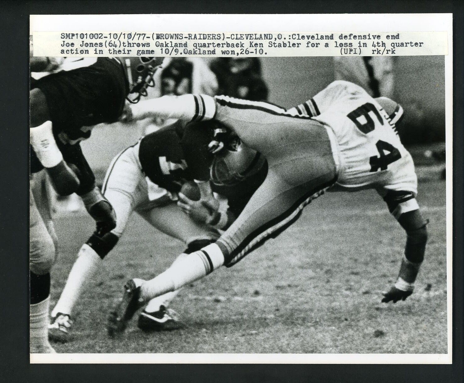 Ken Stabler & Joe Jones 1977 Press Photo Poster painting Oakland Raiders & Cleveland Browns