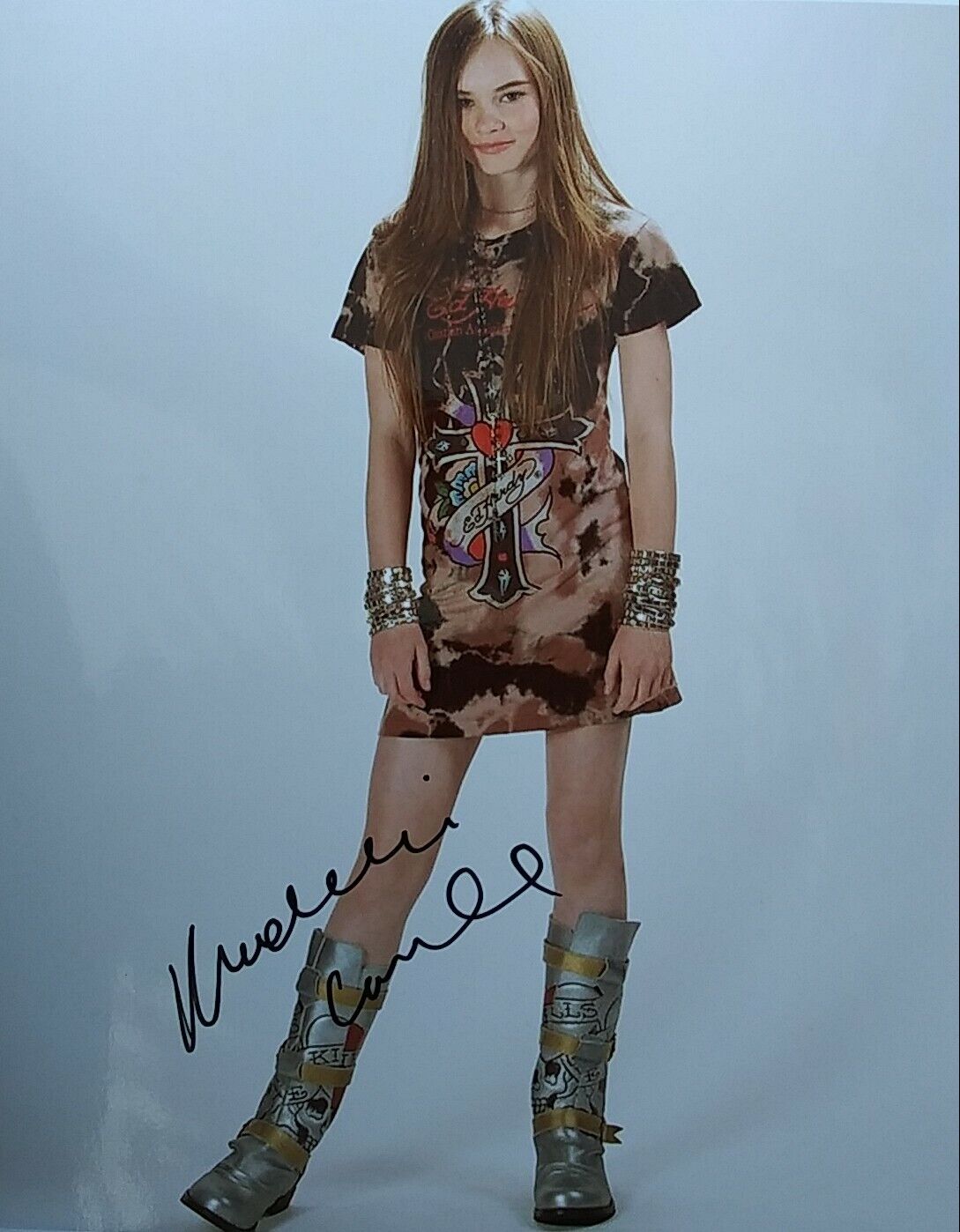 Madeline Carroll signed 8 x 10