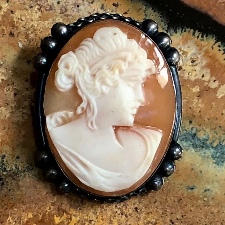 Vintage 800 Silver Hand Carved Shell Cameo Pendant Brooch