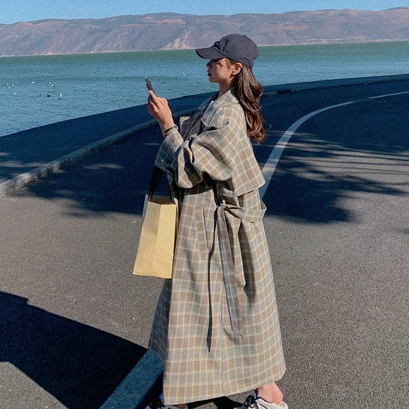 Fahsion New Double-Breasted Loose Trench Coat with Belt Plaid Duster Coat for Lady Spring Autumn Female Outerwear Loose Oversize