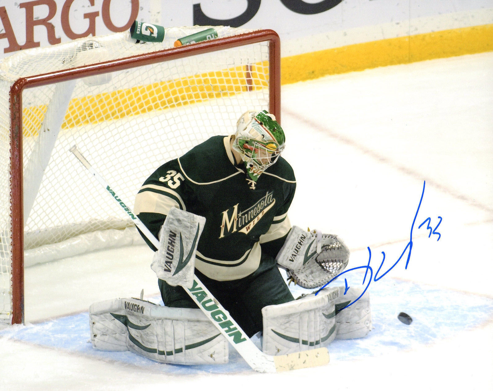 GFA Minnesota Wild * DARCY KUEMPER * Signed 8x10 Photo Poster painting D6 COA