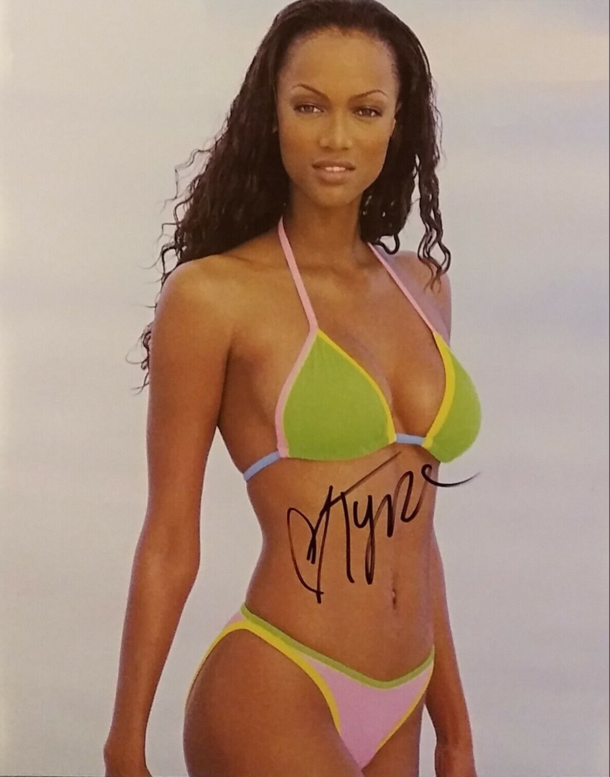 Tyra Banks signed 8x10