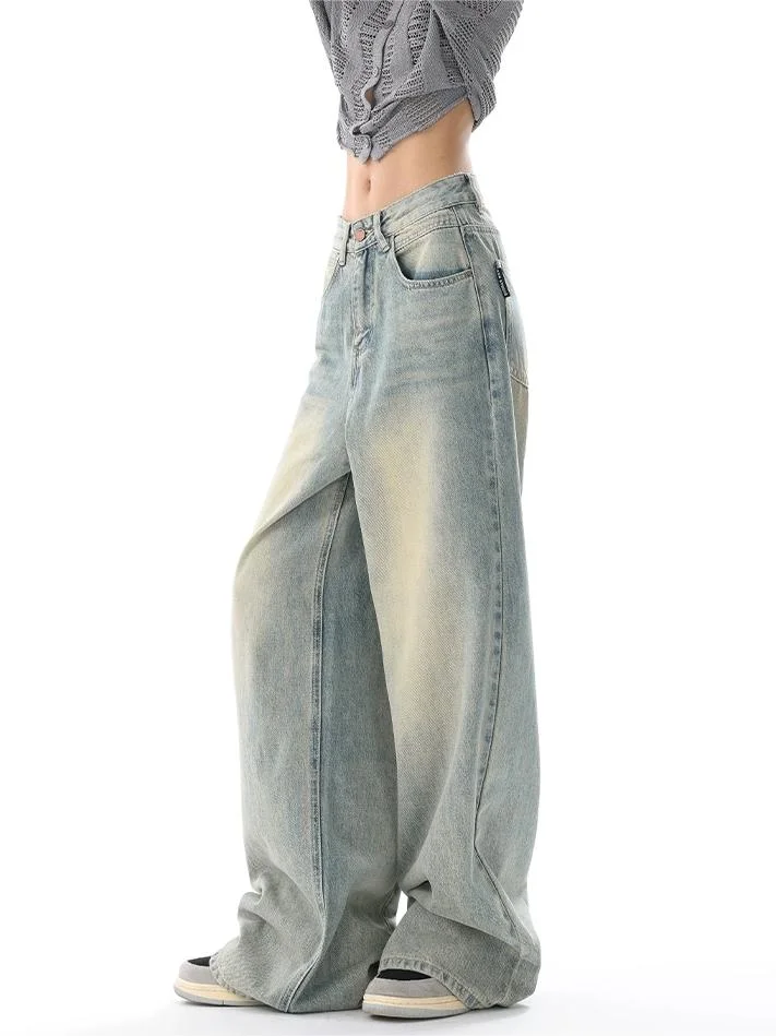 Brownm baggy boyfriend jeans with faded effect