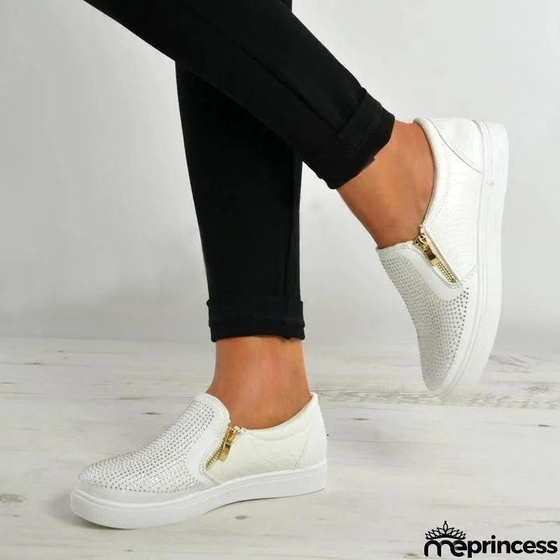 Super Cute Crystal Decorated Shining Flat Shoes For Women