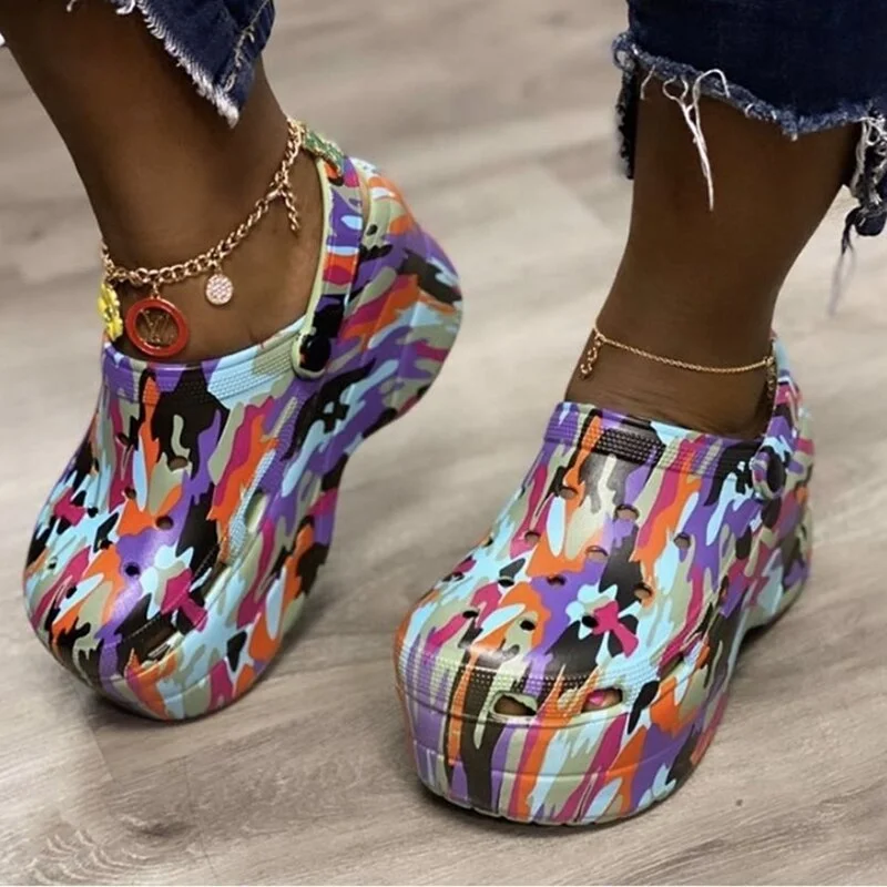 INS Hot Popular Serpentine Small Hole Women Sandals Cute Slippers Platform Thick Bottom Back Strap Summer Ladies Casual Shoes