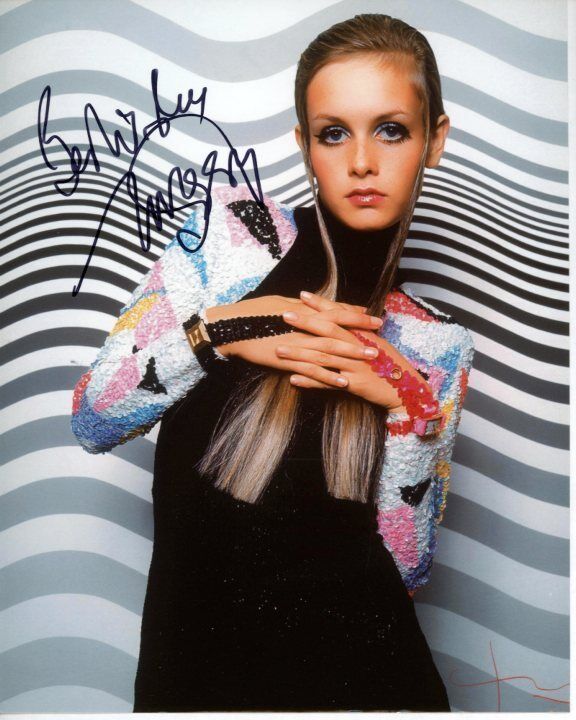 TWIGGY Signed Autographed Photo Poster painting