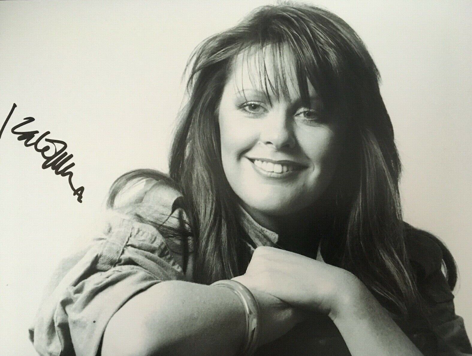 KATE ROBBINS - POPULAR ACTRESS & CHART TOPPING SINGER - SUPERB SIGNED Photo Poster paintingGRAPH