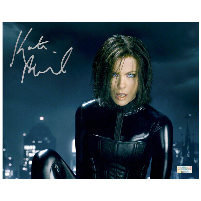 Kate Beckinsale Autographed Underworld Awakening Skyline 8×10 Photo Poster painting