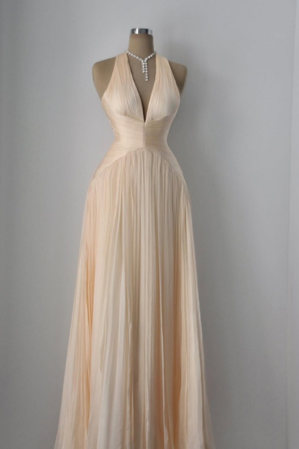 Lussooy Glamorous Sleeveless Halter Long V Neck Prom Dress with Pleated 