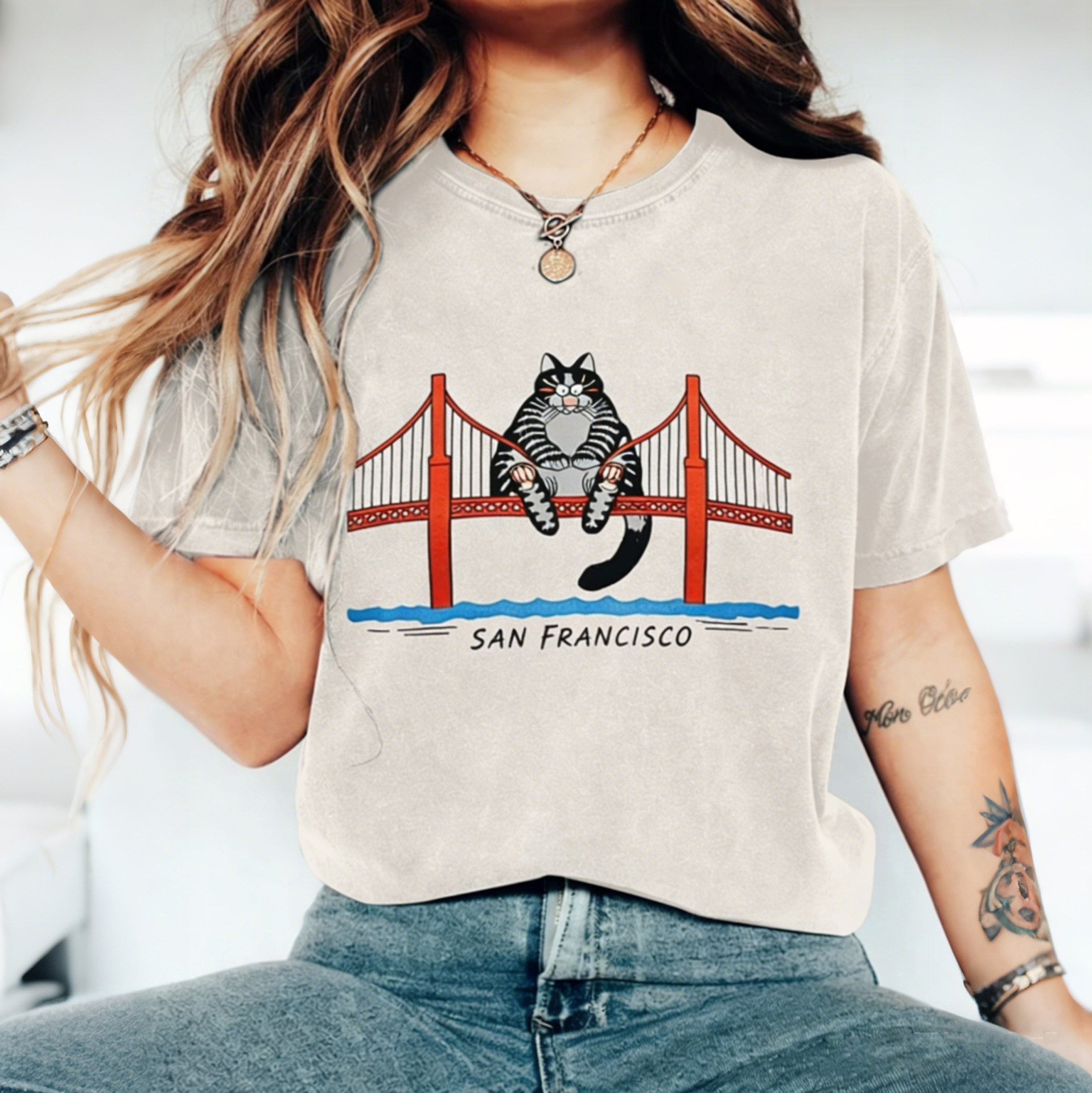 Abstract Creative Cat Sitting On Bridge  Graphic Casual T-shirt elevenforest