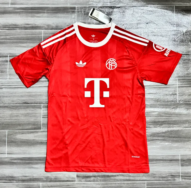 25-26 Bayern goalkeeper red football jersey 1:1 Thailand quality