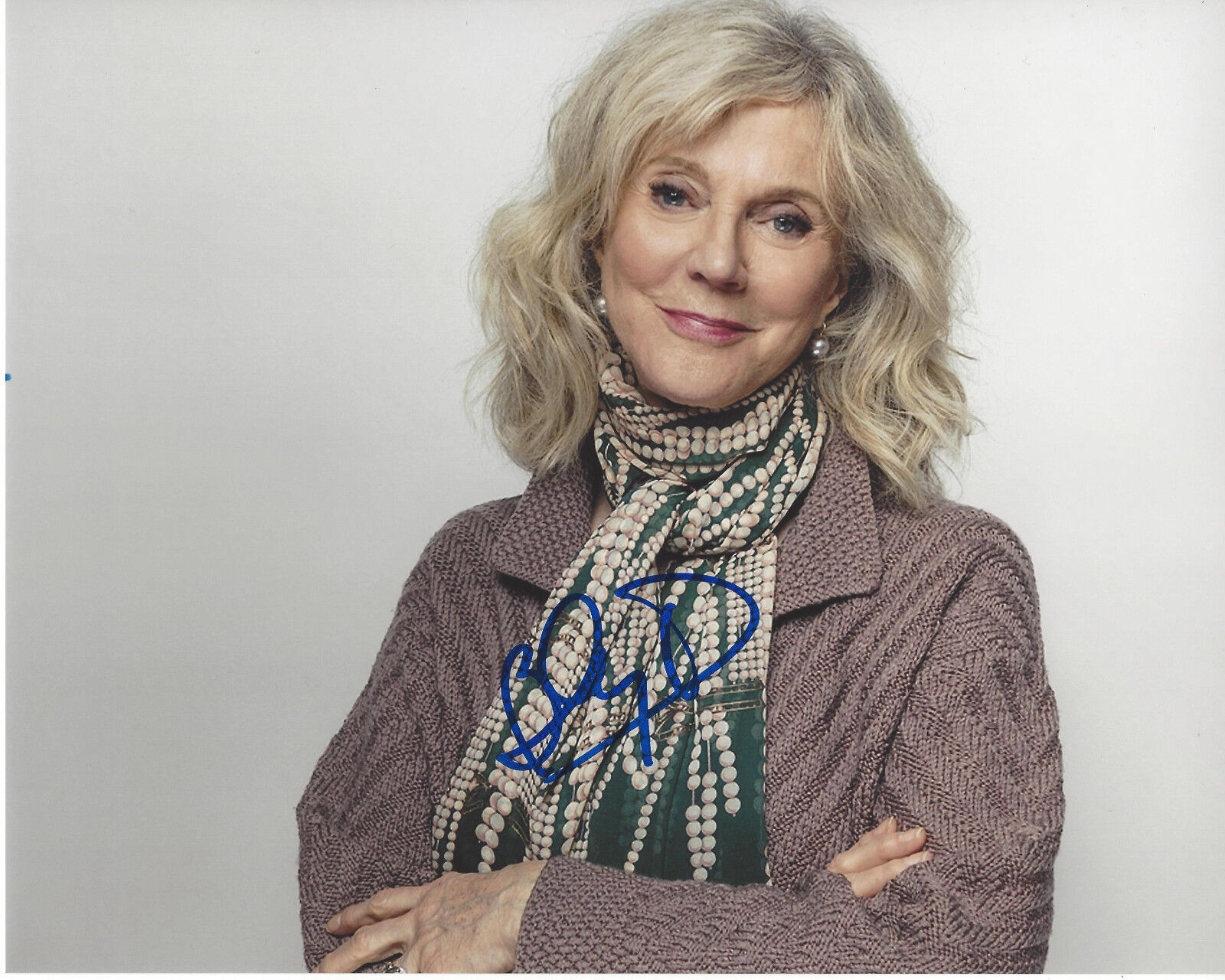 BLYTHE DANNER SIGNED AUTHENTIC 'MEET THE PARENTS' 8X10 Photo Poster painting B w/COA ACTRESS