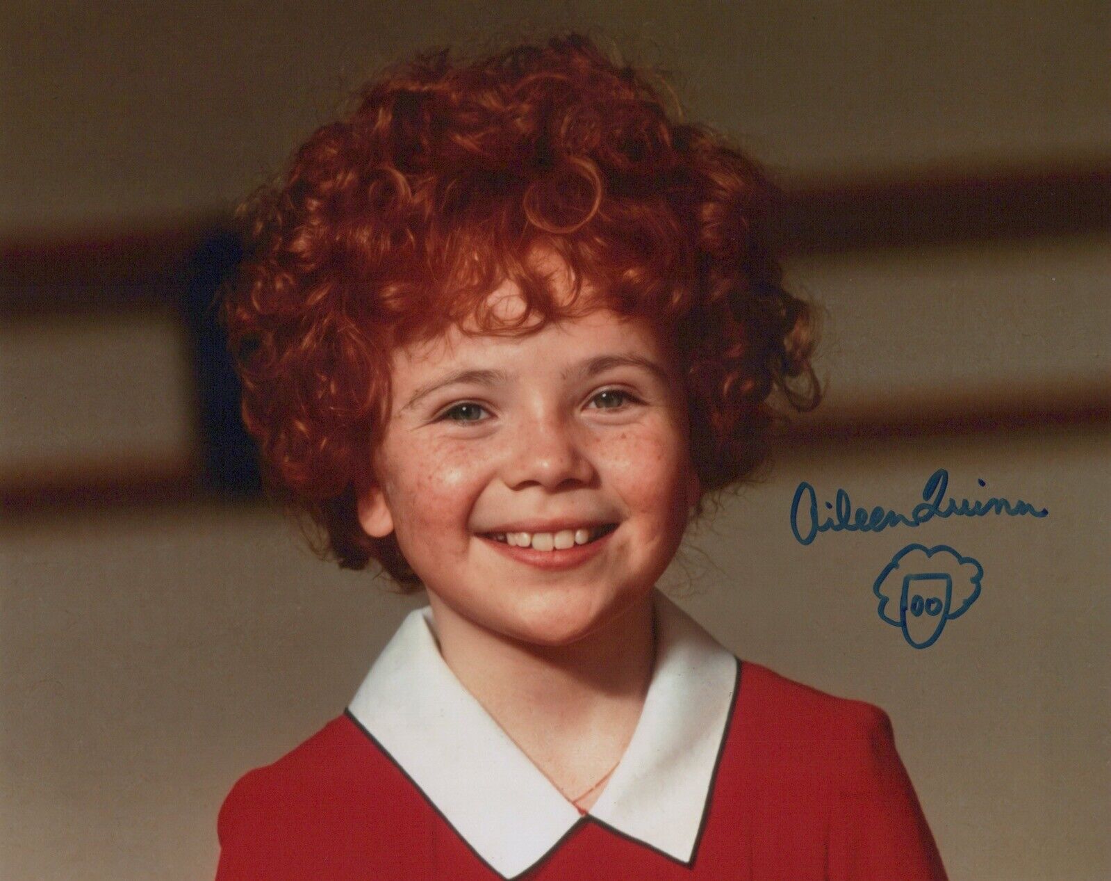 Annie musical movie star Alieen Quinn signed 8x10 Photo Poster painting - IMAGE No2