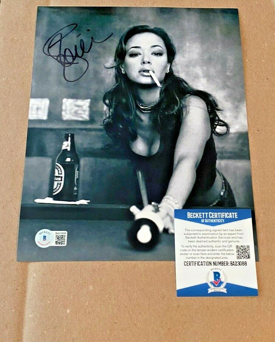 LEAH REMINI SIGNED SEXY 8X10 Photo Poster painting BECKETT CERTIFIED BAS #4 KING OF QUEENS